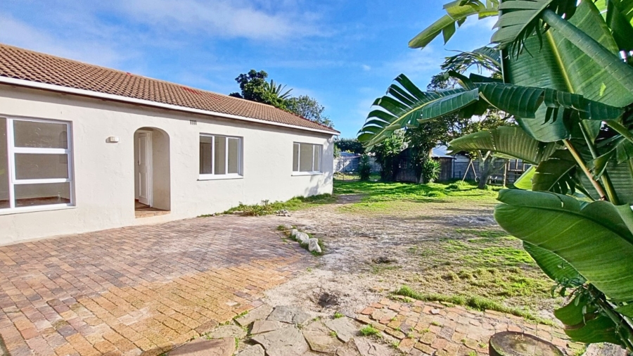 To Let 3 Bedroom Property for Rent in Table View Western Cape